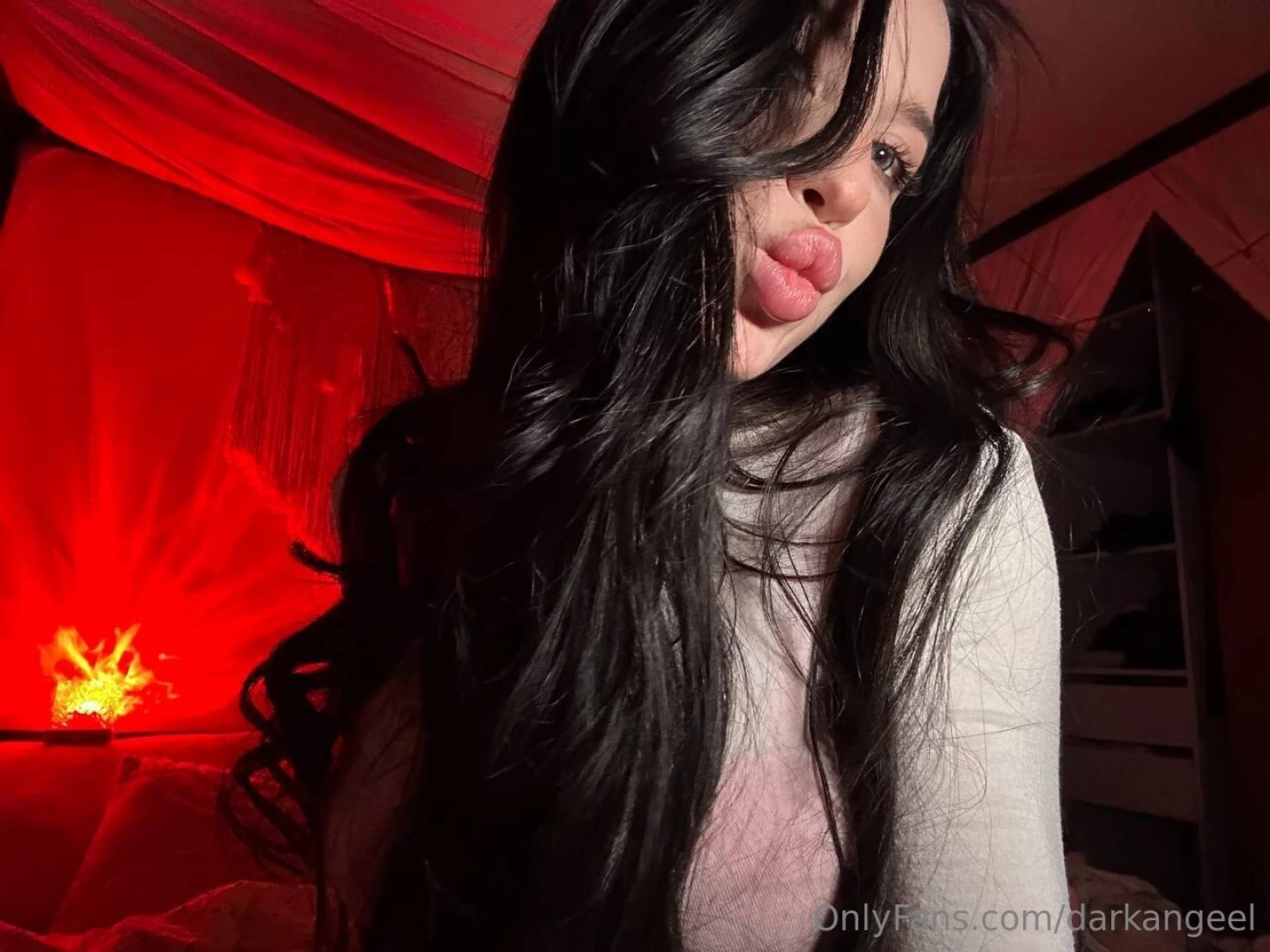 The mood is bold the look is magnetic and the evening promises to be 