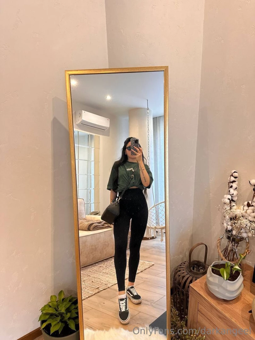 Hey there after a long day comin back home feels like a total vibe 