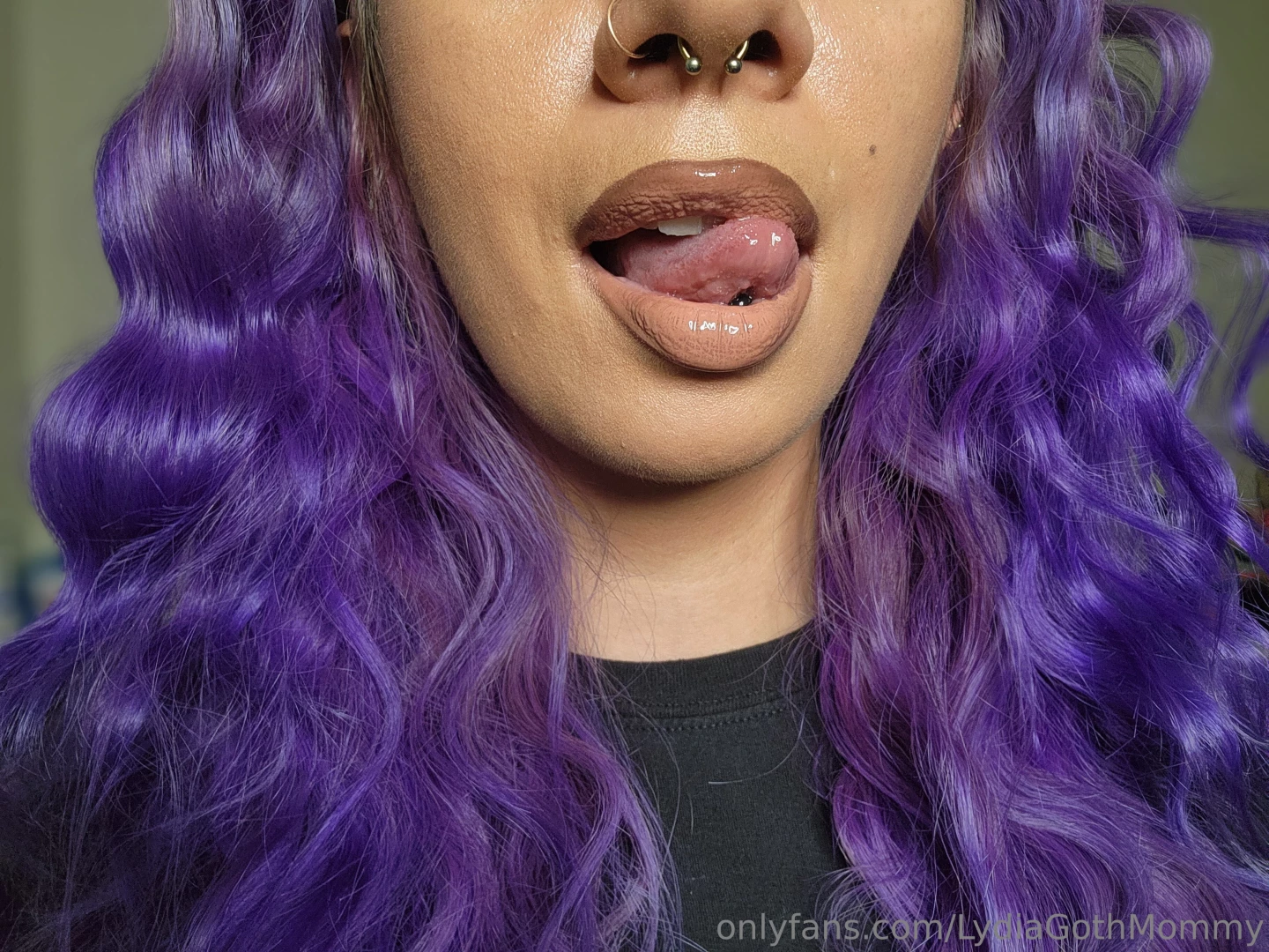 I d rather be smearing my lipstick 