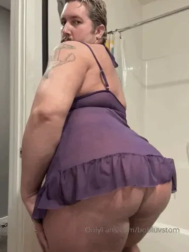 Feeling sexy while making my bath maybe you should take me to the bed 