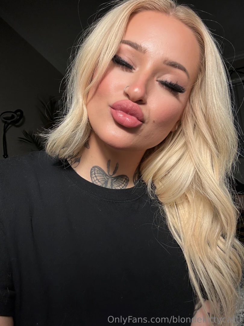 I m waiting for you slide into my dms 