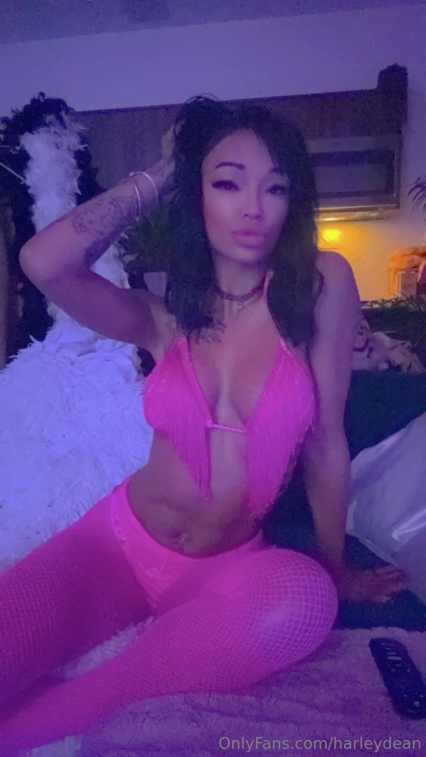 Feeling a lil naughty tonight ready for me 