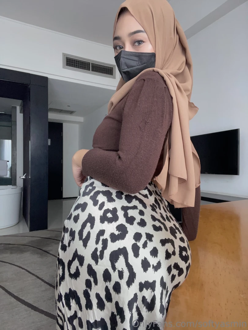 Good girl with dangerous hips 