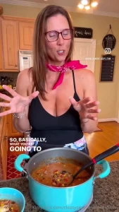 Who wants to try dianenchilada chili