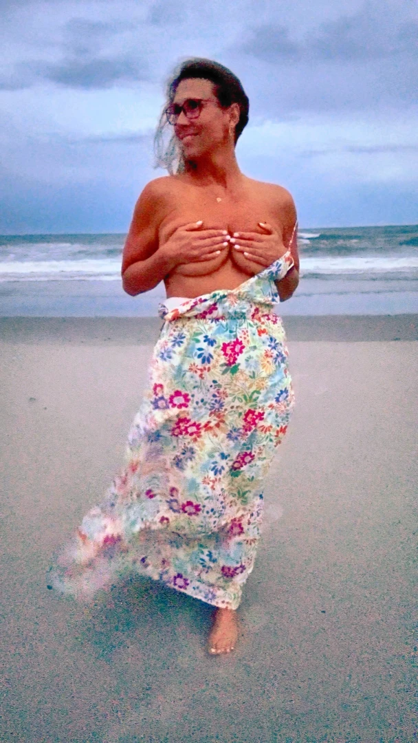 Hand bra wednesday i love walks on the beach 