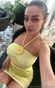 Summer wind and a dress that plays with you