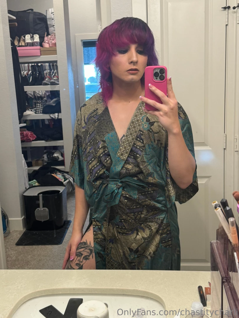 My lounging around and makeup doing robe 