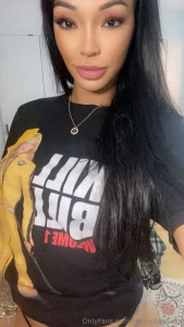 Would you lend me your oversized shirt