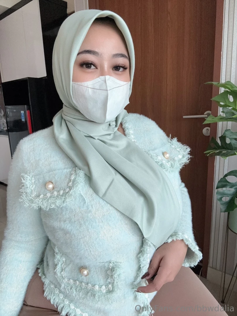 Do you think i m wearing something underneath 