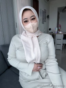 Do you prefer bbws in clothes or without clothes