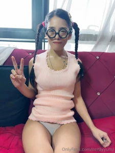 Wanna see how i make a peace sign using my legs