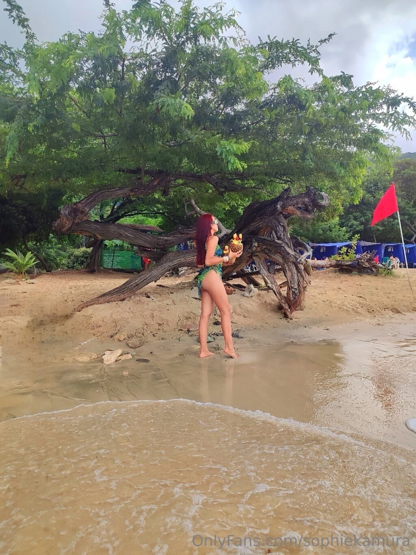 The beach is my happy place x 