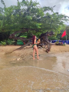 The beach is my happy place x