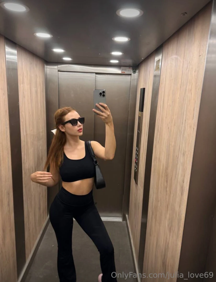 Me i m not that into selfies also me in every elevator outfit comfy 