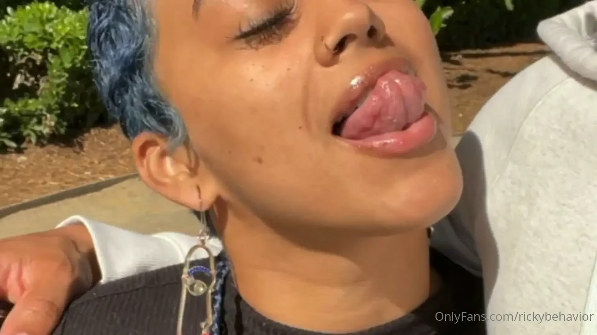 Ran into the gorgeous ms sapphire out running errands and just had to part 1 