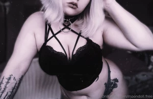 Some new content on my premium account hope you like it moon doll