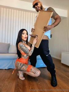 New scene the horny delivery boy at home waiting for my order the