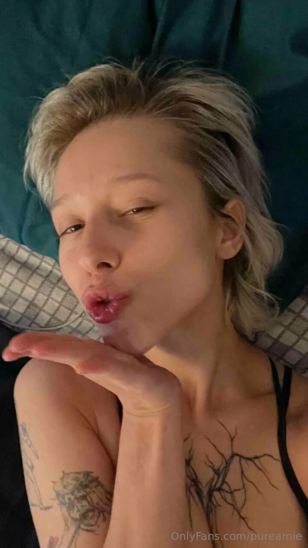 Are you the kind of guy who will admire a sleeping girl in the morning 