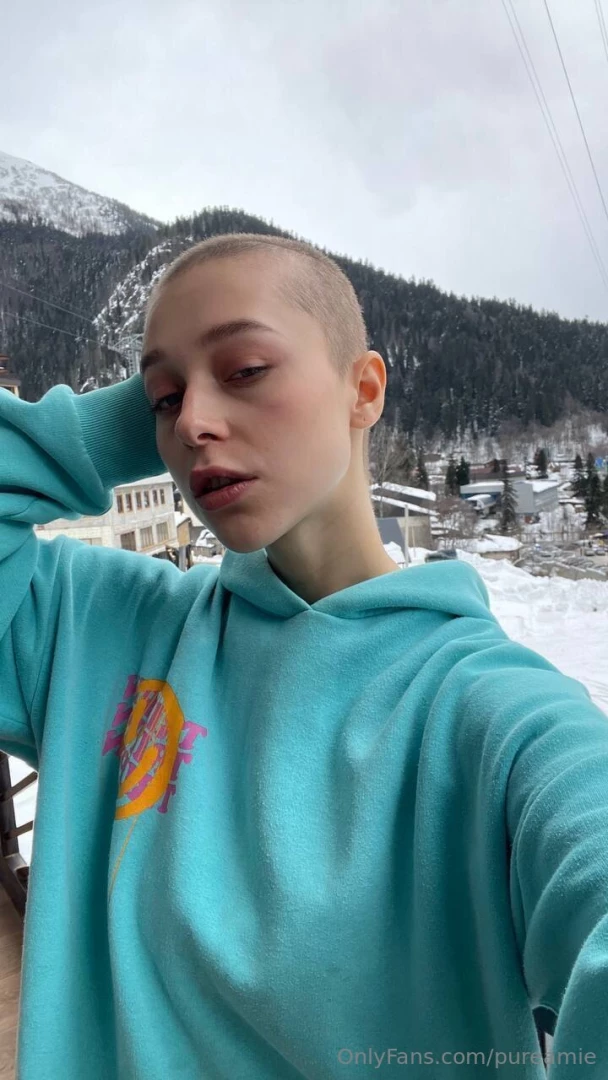 What do you like more taking pictures of yourself or of your part 1 