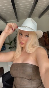 Howdy partner your favorite cowgirl is ready to play