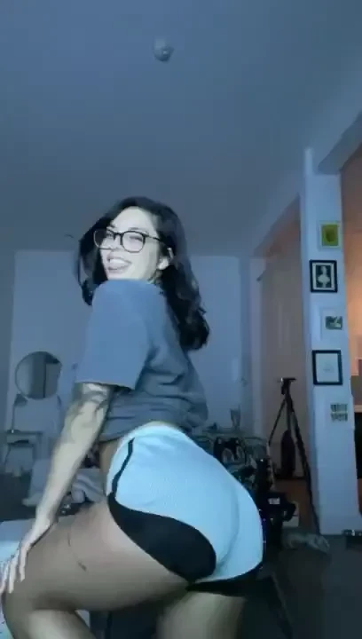 My big needs a spanking tip me to spank me 