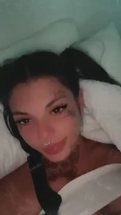 I m a bad bitch suck some dick come play with me in my dms 