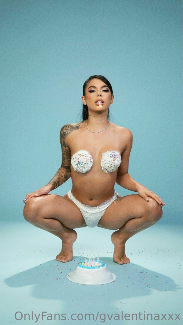 Is a cupcake a valid costume in honor of spooky szn i m doing some 