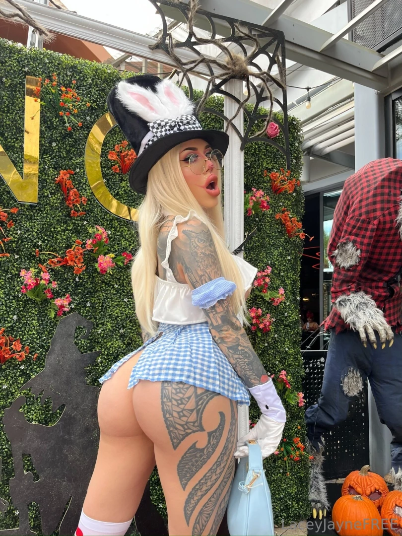 Custom video requests are open for the next 24 hours tell me what you 