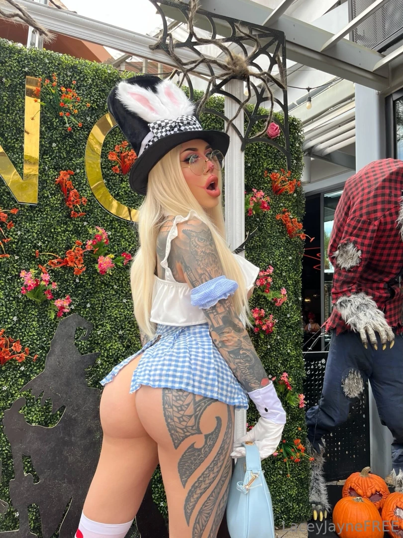 Rate this costume 1-10 