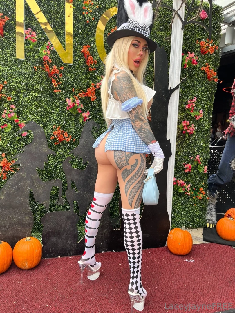 Rate this costume 1-10 part 2 