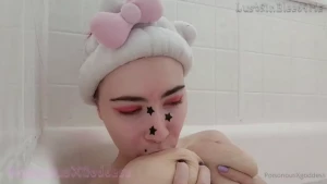 Sucking my boobie in tub