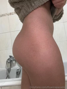 Naked lower body