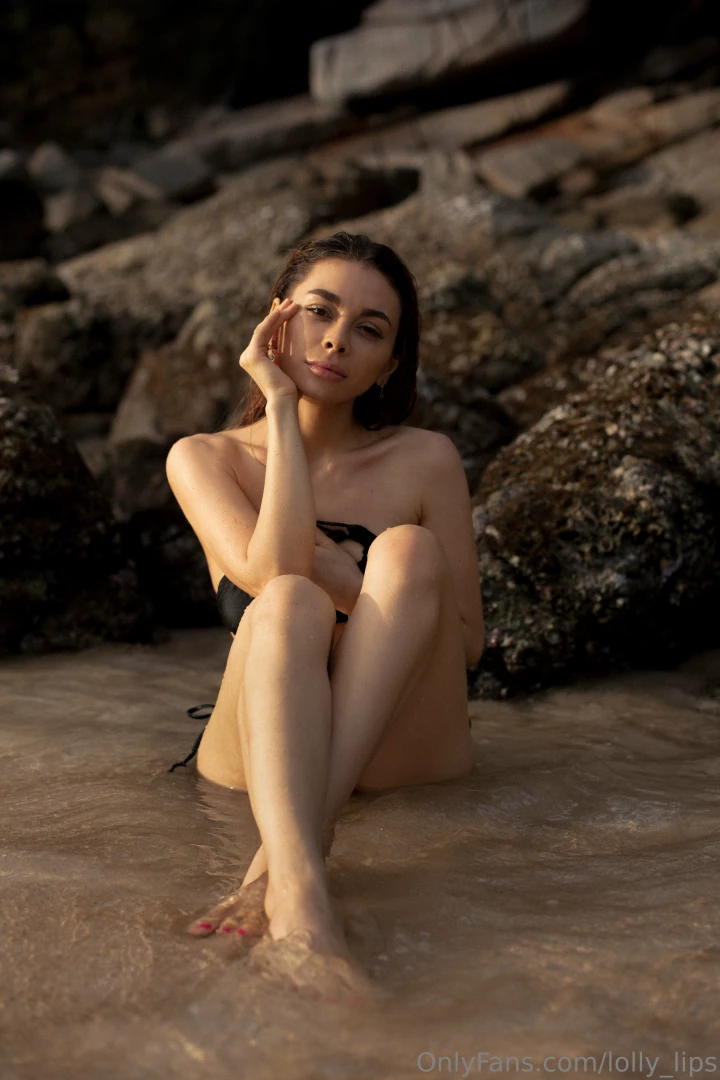 If a man wants a deep throat blowjob he should stop and hardly move at 