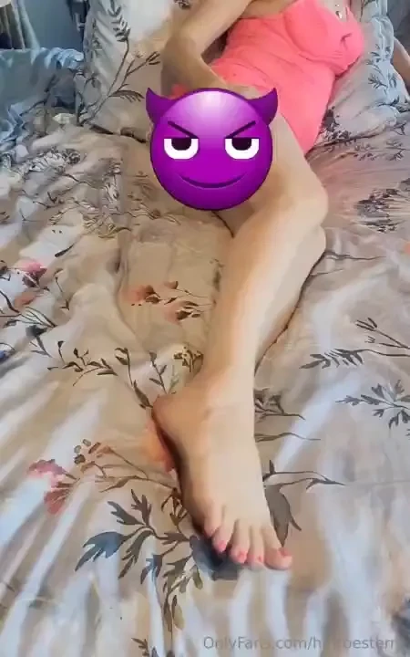 Unlock this 7 minute video to watch me playing around in my pink 