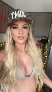 My first time doing anything with another girl i met her at a party part 1