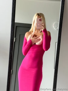 Margot robbie outfit gt gt gt gt hmu for both the videos in this