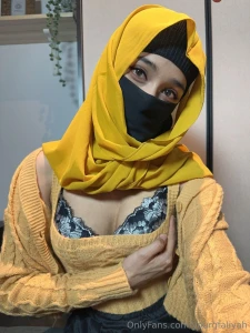 How long could you keep your eyes above the neckline