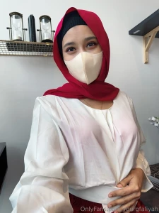 This outfit won t take itself off wanna help