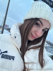 How beautiful snowflakes look in hair after all