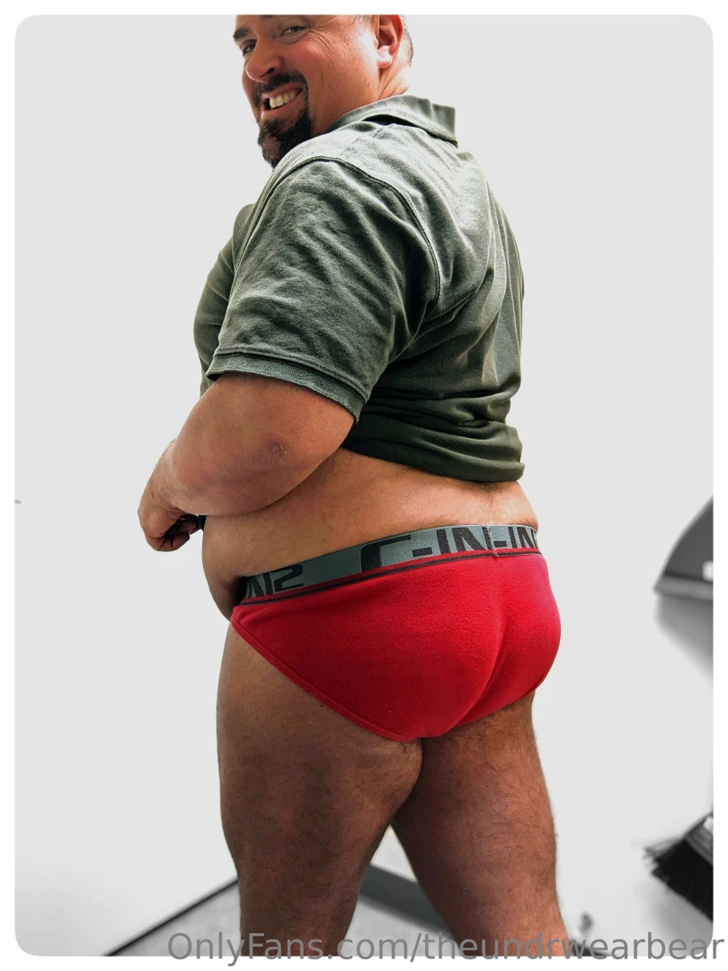 How s a little bright red bulge belly and booty for ya 