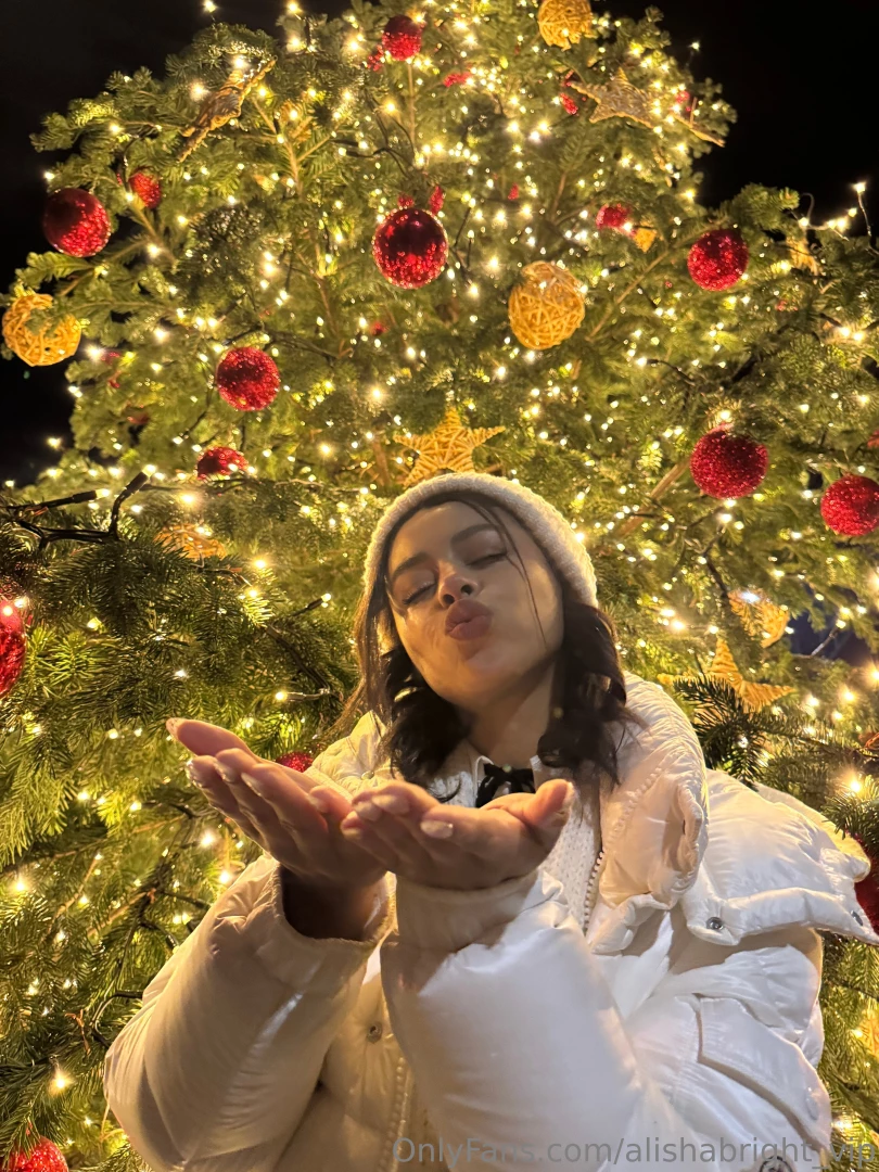 Decorating the city for the new year holidays turns it into a real 