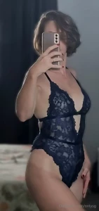 Looking for a ang moh milf in sg what are you waiting for she is right