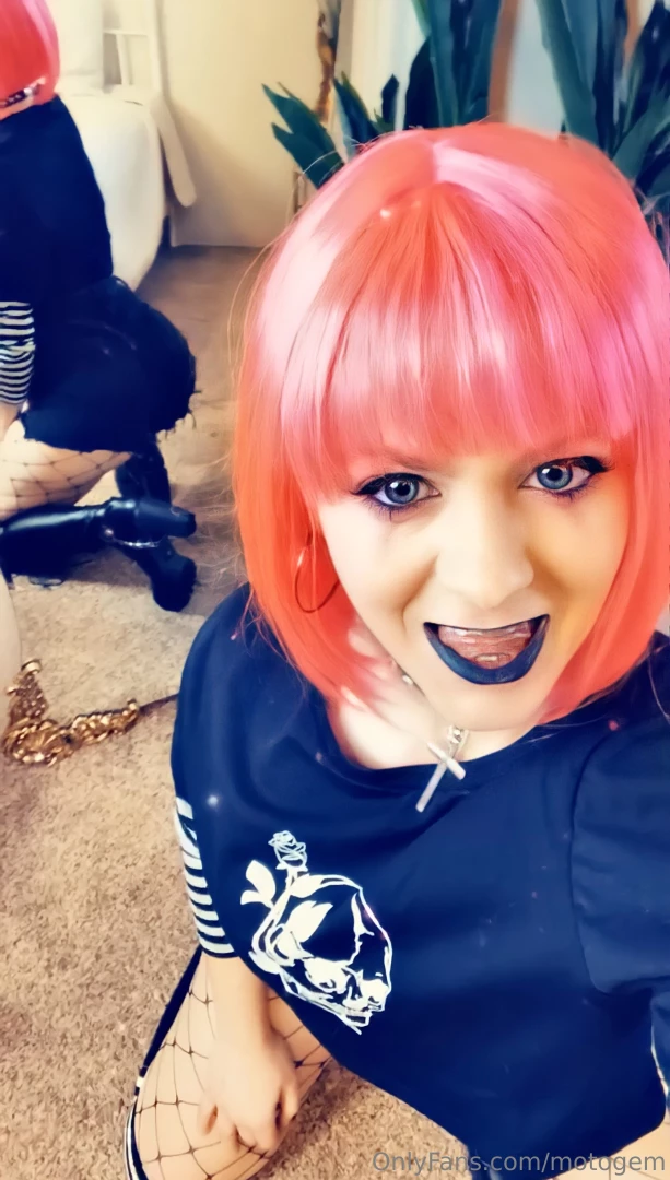 Looking for some company i m just a message away 