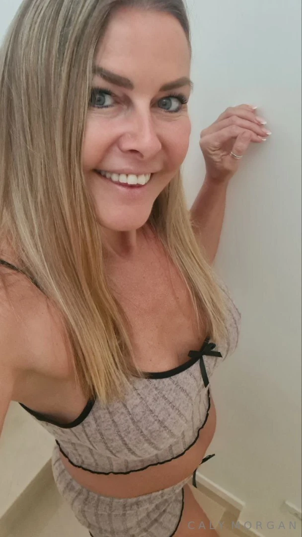 Make her laugh then make her cum lots of porn on vip_caly 