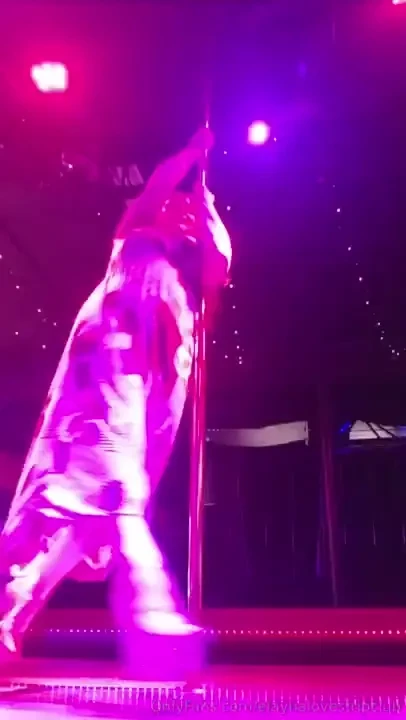 Tip your stripper and i ll send you a sexy surprise in your inbox 