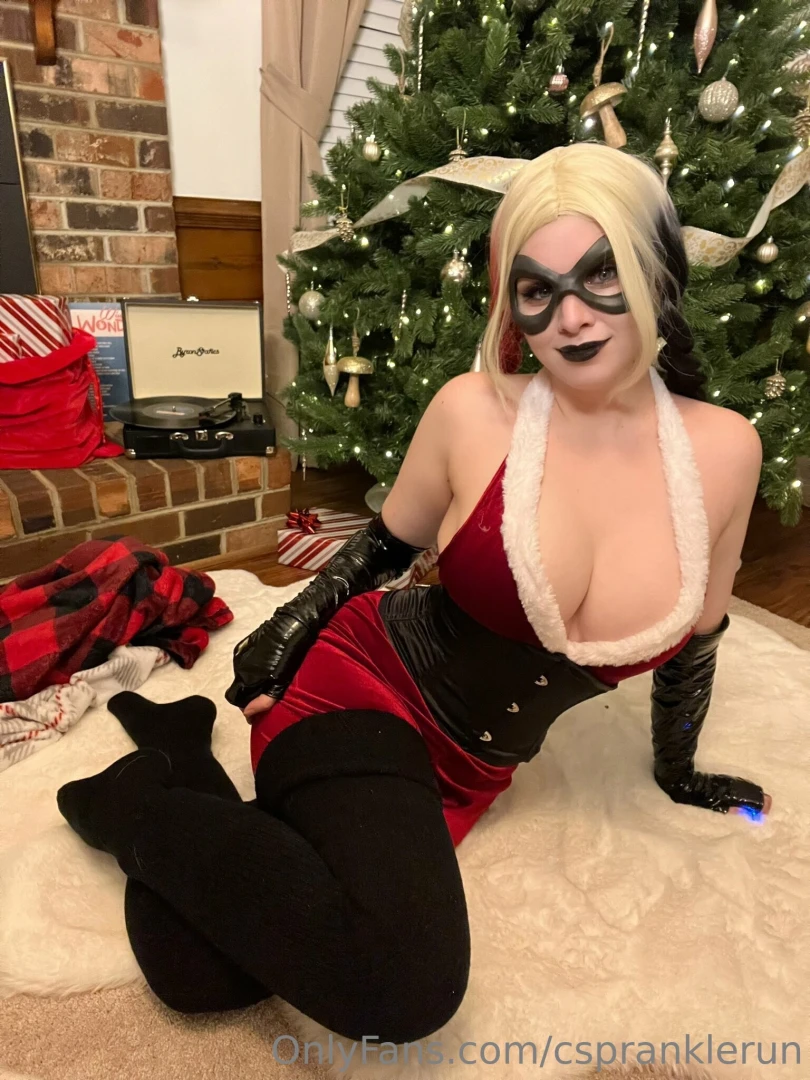 Dr harleen quinzel is under your tree waiting to be unwrapped 