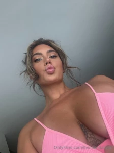 Catching my own vibe and i m not even mad about it