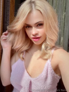 Do you like the combination of blond hair and pink shirt