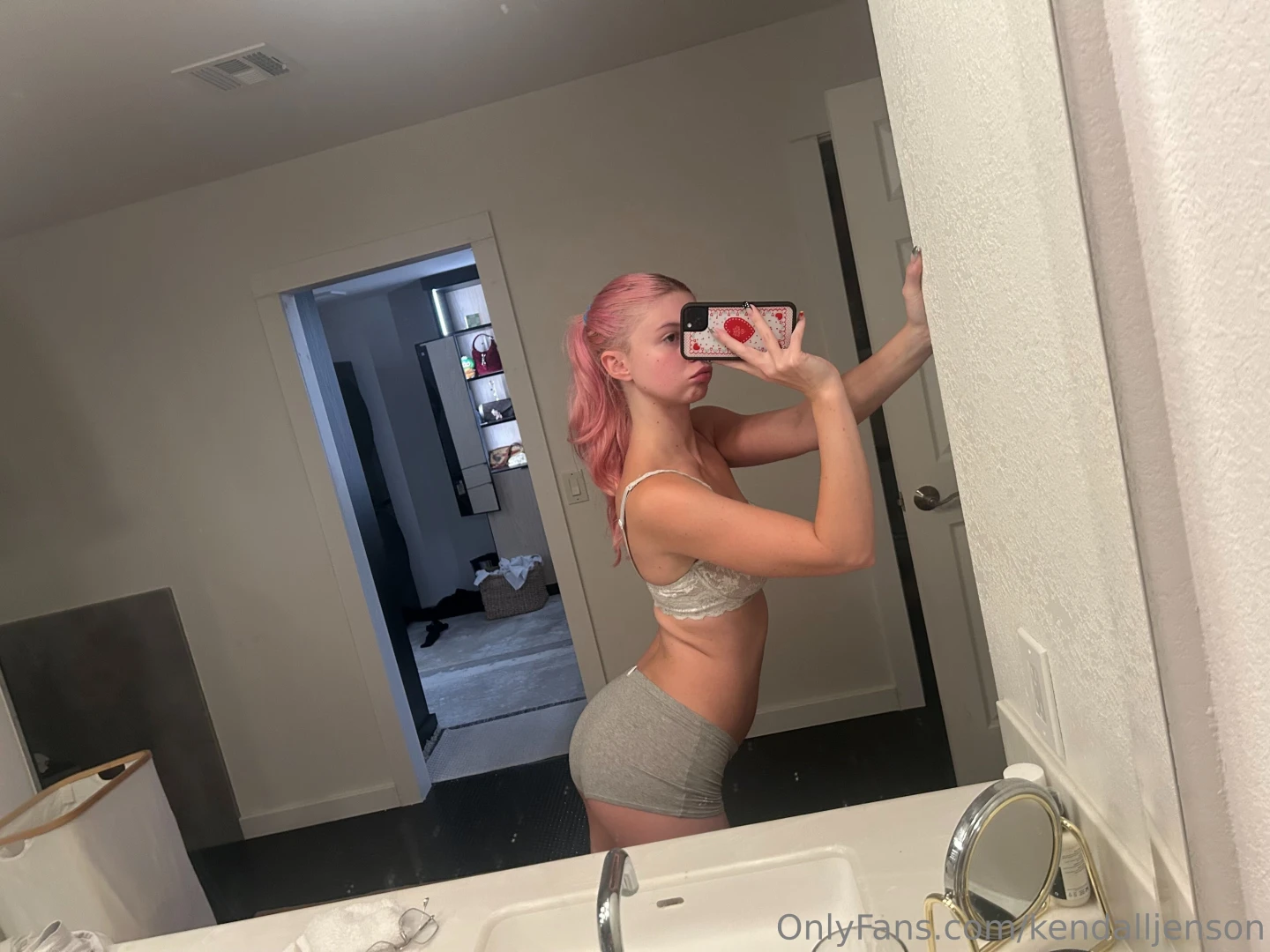 Feeling like giving a lucky fan a treat tip 19 and i ll send u 375 