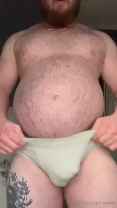 Need a good boy or two to nuzzle this bulge 